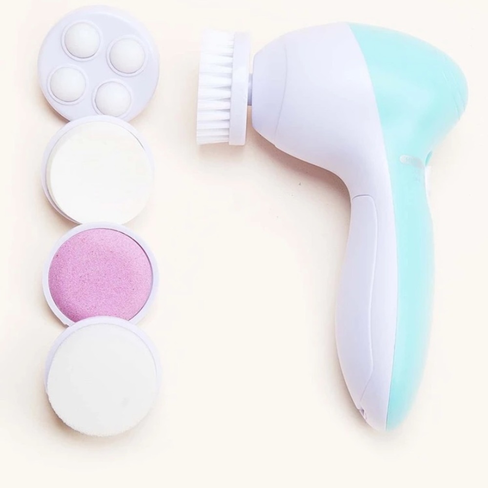 Electronic facial cleansing brush